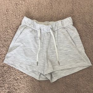 Lululemon On the Fly Shorts 2.5”